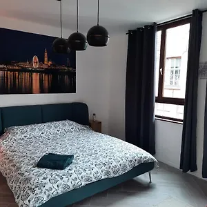 Center In Quiet Street & Airco Appartement Antwerpen